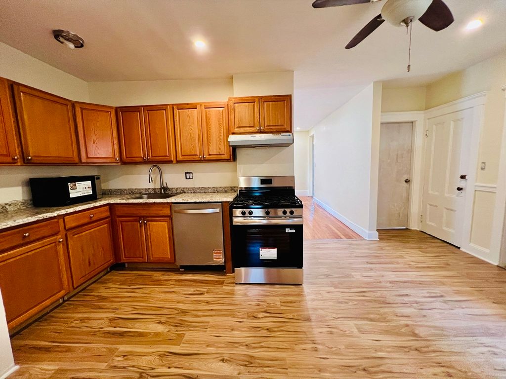 Interior, Kitchen, Recessed Lighting, Wood Texture Flooring
