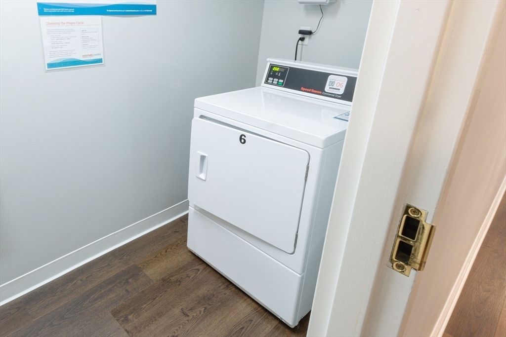 Interior, Utility Closets, Washer, Wood Texture Flooring