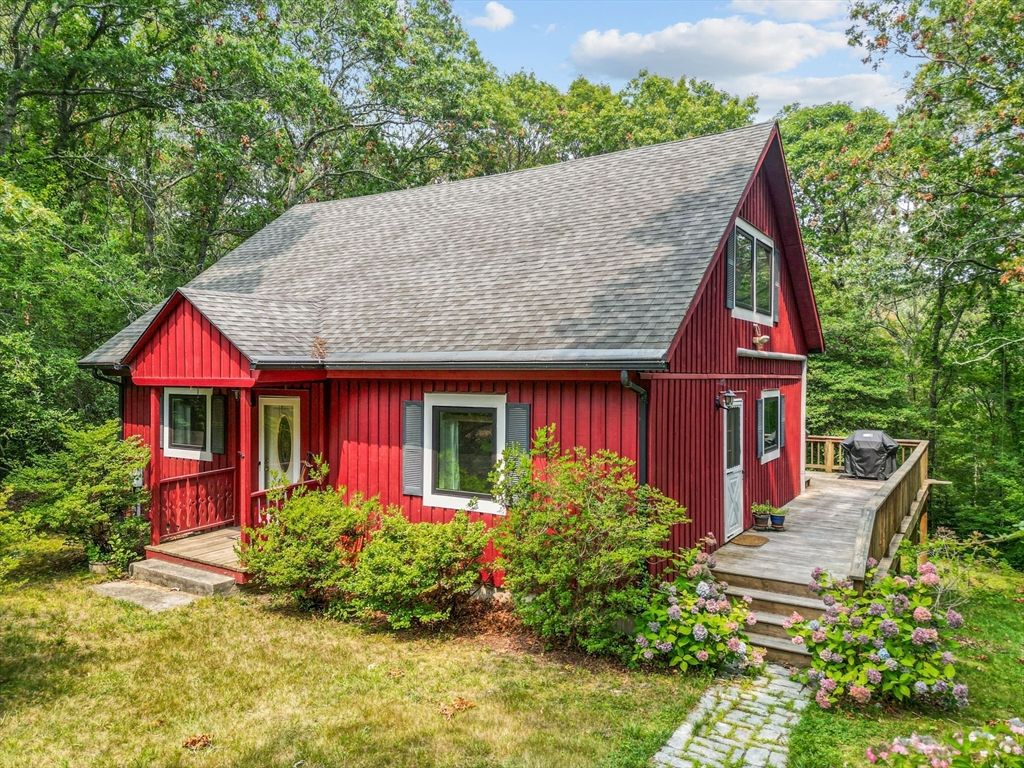 Exterior, Facade, Cape Cod