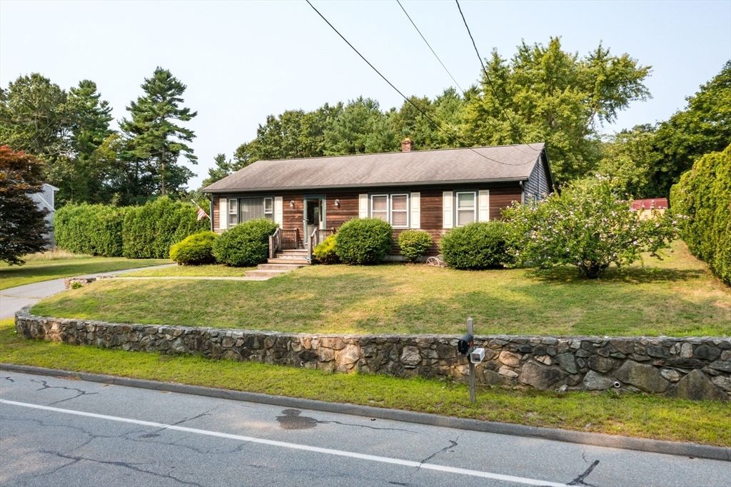 Exterior, Facade, Brick Facade, Cape Cod