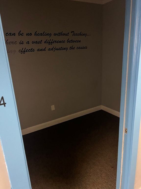 Empty room, Interior