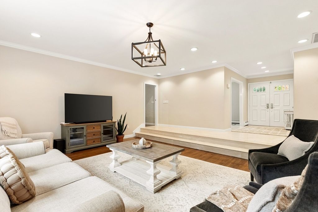 Interior, Living room, Pendant Lights, Recessed Lighting, Wood Texture Flooring