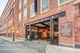 Exterior, Facade, Brick Facade, Rowhouse