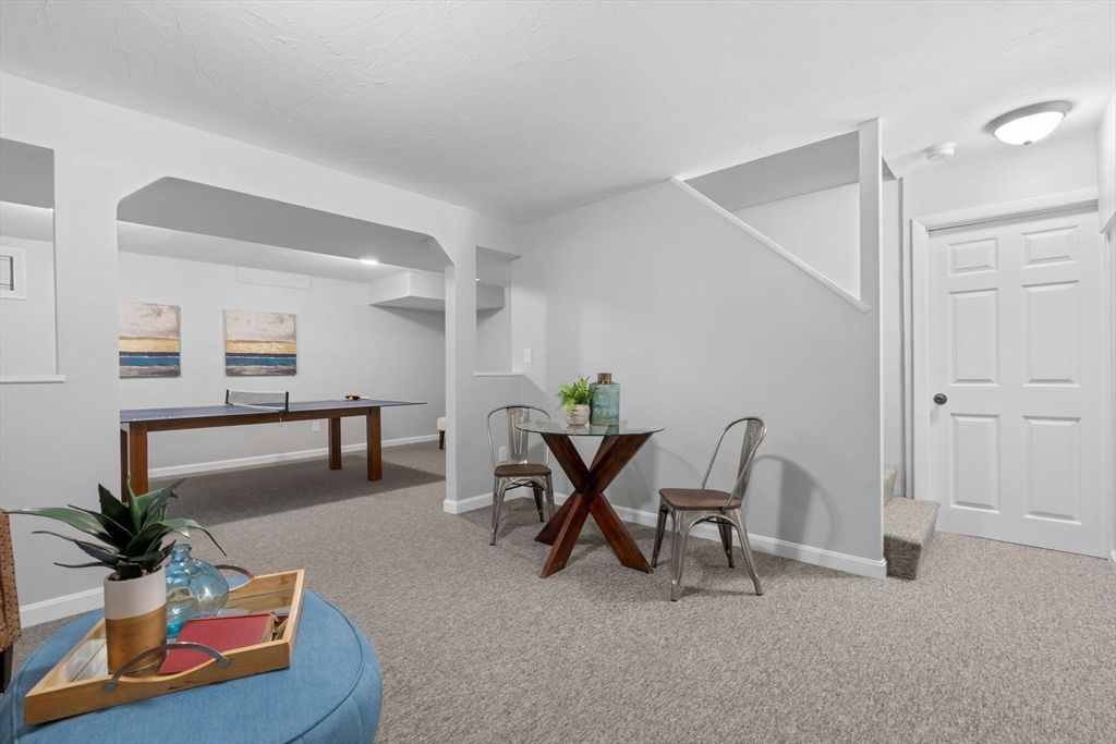 Game Room, Interior, Recessed Lighting