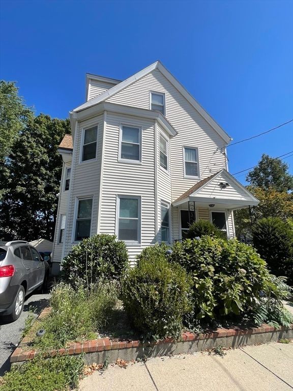 Exterior, Facade, Queen Anne Victorian