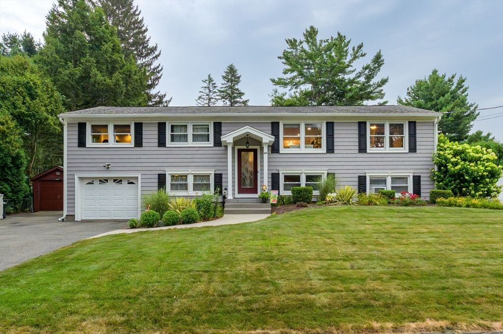 Attached, Exterior, Facade, Raised Ranch