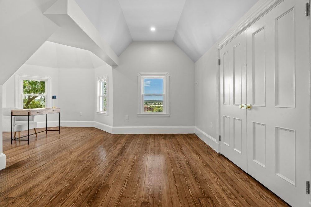 Empty room, Interior, Recessed Lighting, Wood Texture Flooring