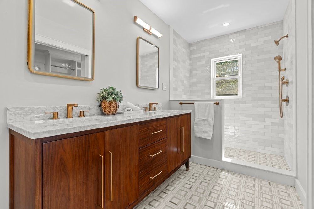 Bathroom, Dual Sink Vanities, Interior, Recessed Lighting