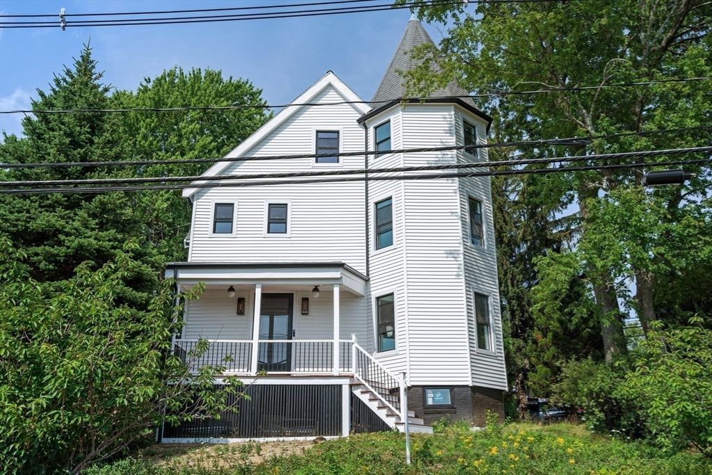 Exterior, Facade, Queen Anne Victorian