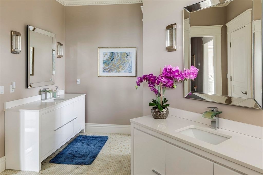 Bathroom, Dual Sink Vanities, Interior