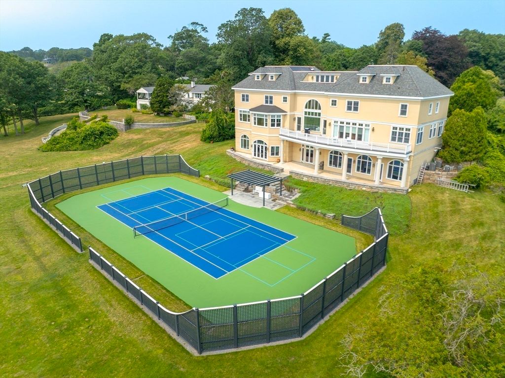 Exterior, Tennis Courts