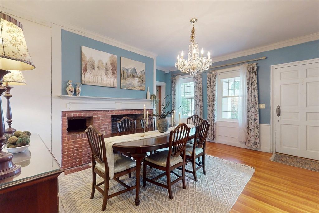 Chandelier, Dining room, Fireplace, Interior, Wood Texture Flooring