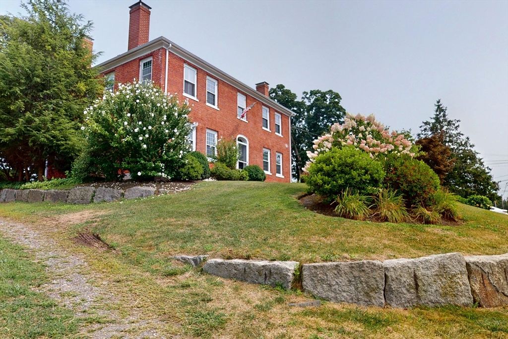 Backyard, Exterior, Facade, Brick Facade, Georgian