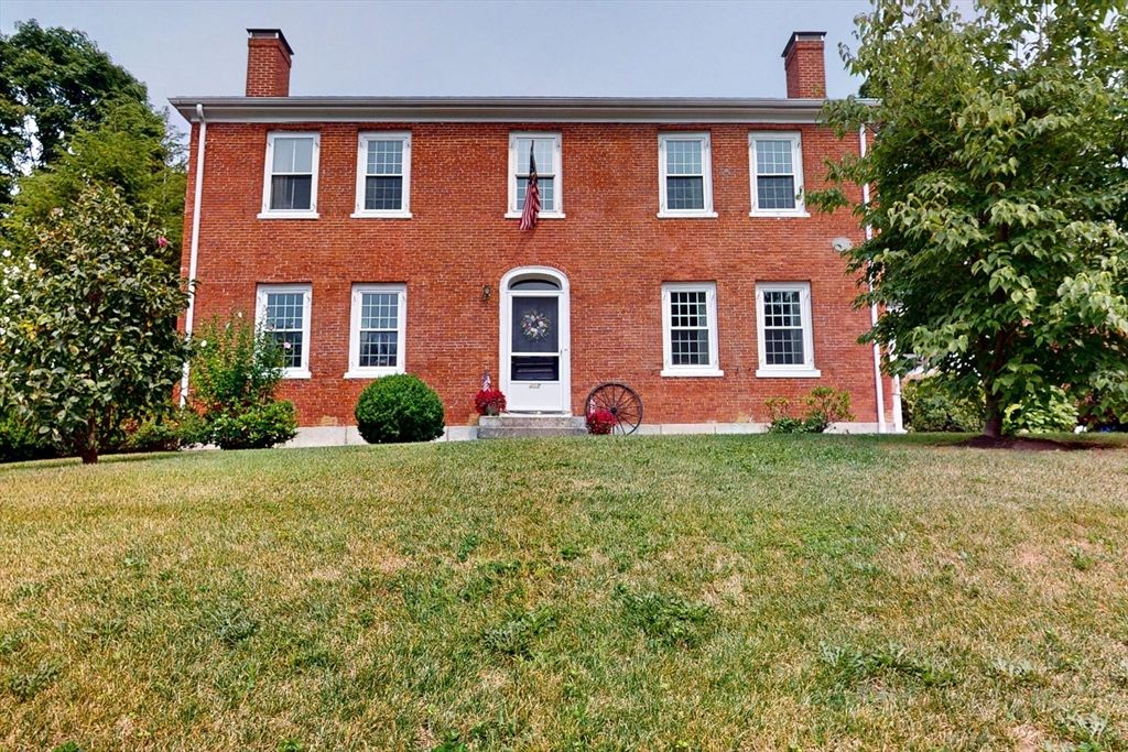 Backyard, Exterior, Facade, Brick Facade, Georgian