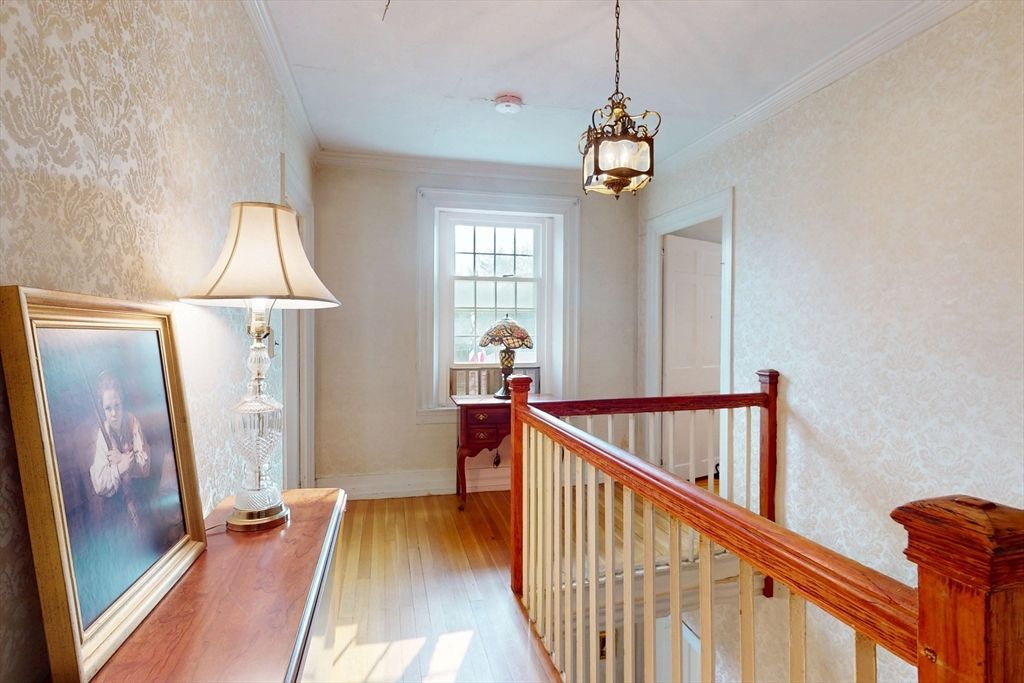 Interior, Pendant Lights, Wood Texture Flooring