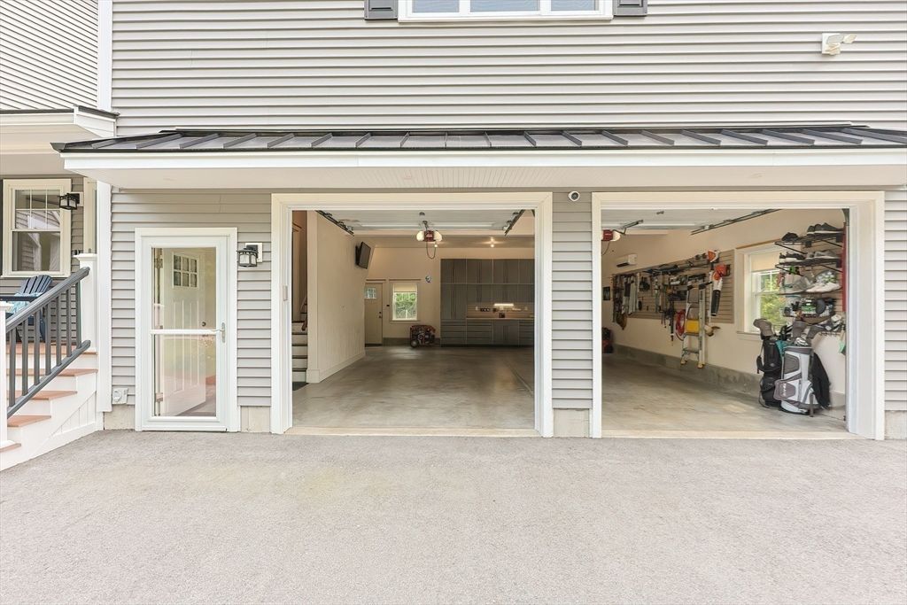 Garage, Interior