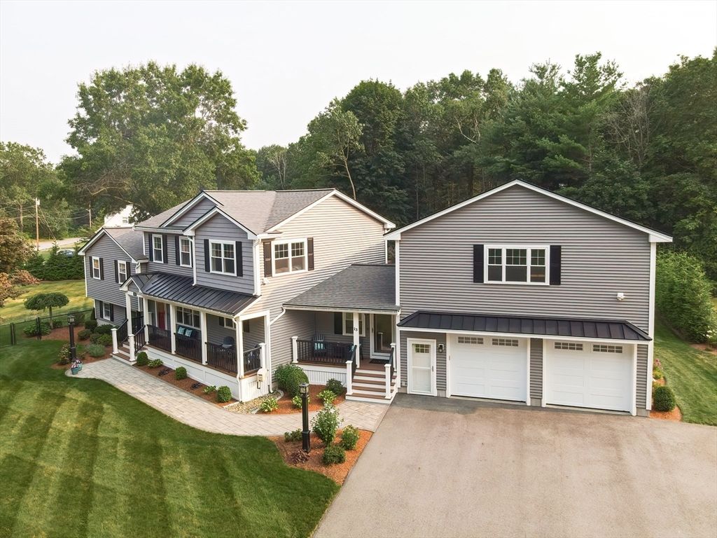 Attached, Exterior, Facade, Farmhouse