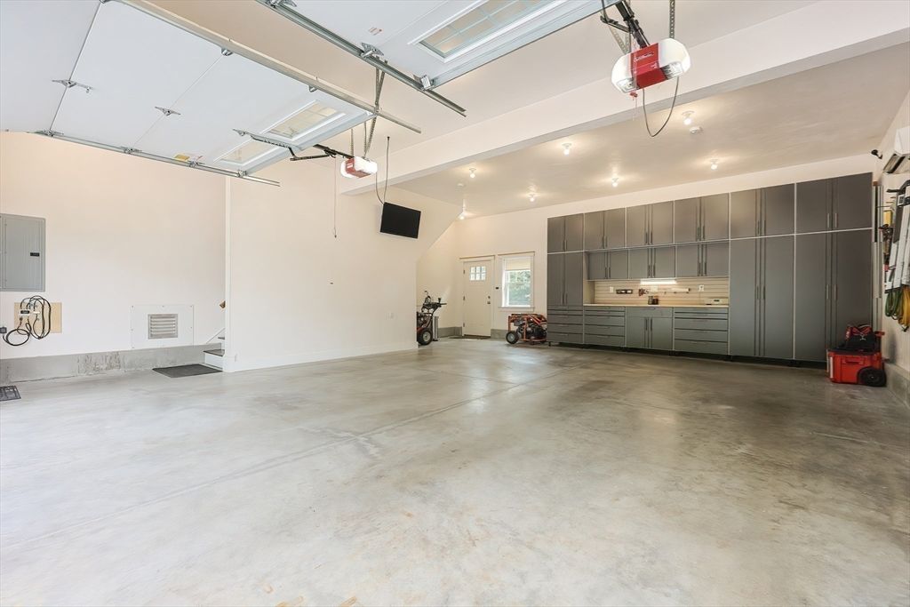 Garage, Interior