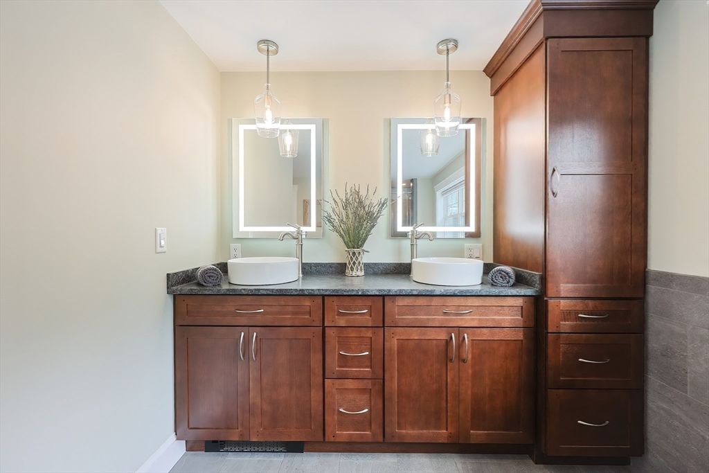 Bathroom, Dual Sink Vanities, Interior, Pendant Lights