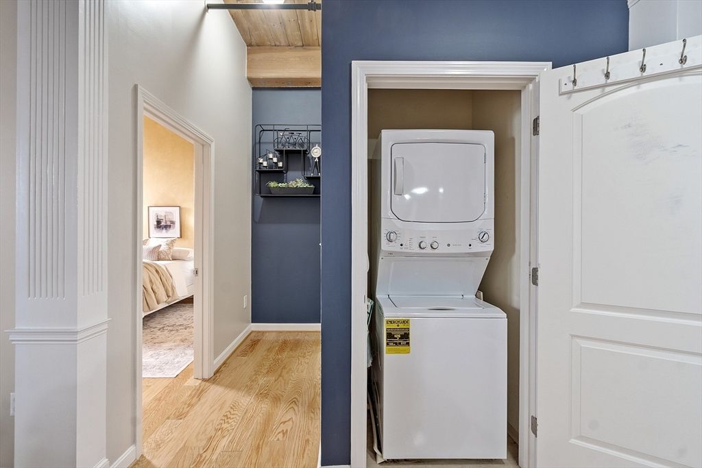 Interior, Utility Closets, Washer, Wood Texture Flooring