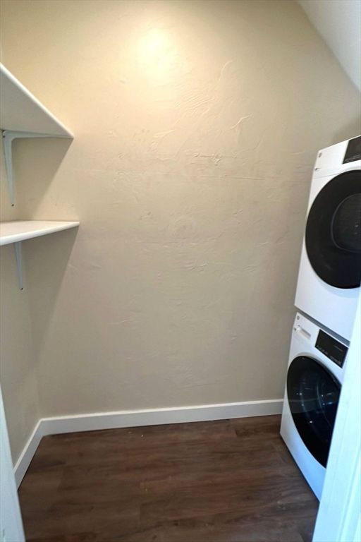 Interior, Utility Closets, Washer, Wood Texture Flooring
