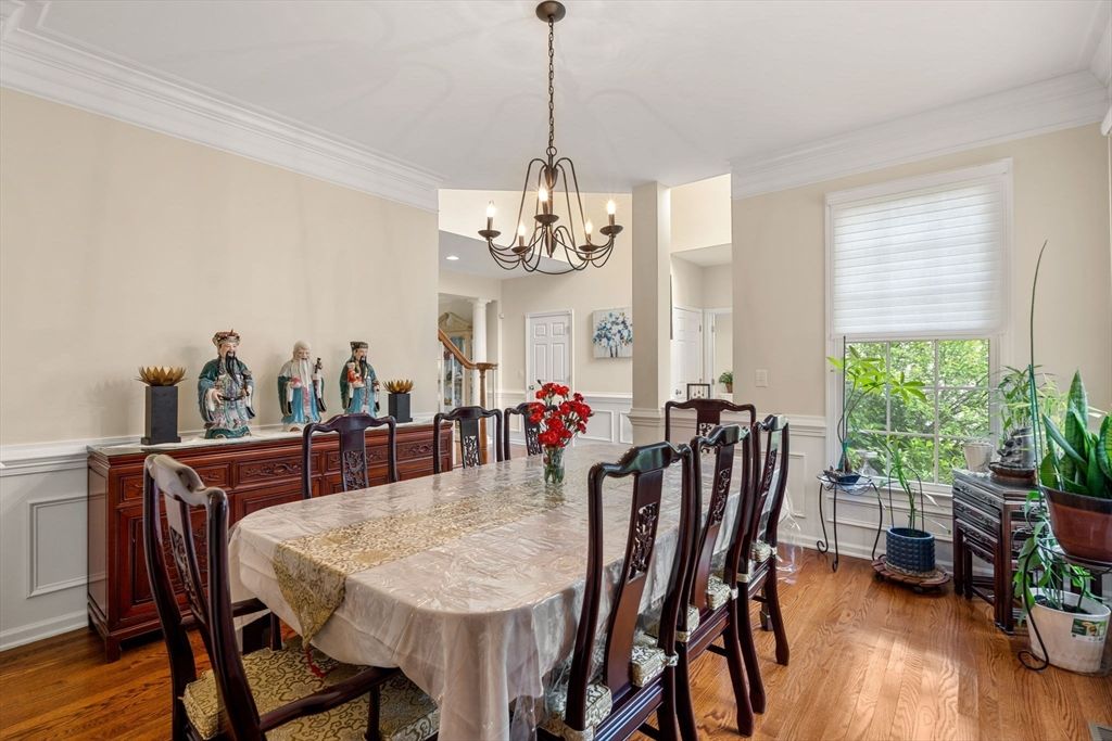 Chandelier, Dining room, Interior, Recessed Lighting, Wood Texture Flooring