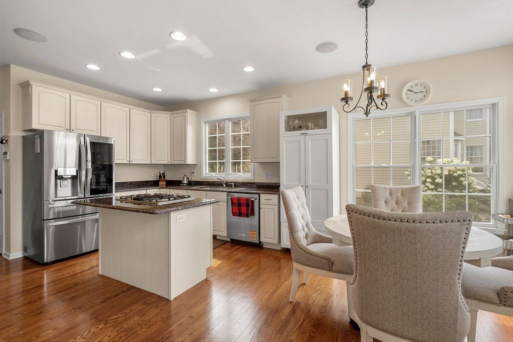 Chandelier, Dining room, Interior, Kitchen, Pendant Lights, Recessed Lighting, Wood Texture Flooring