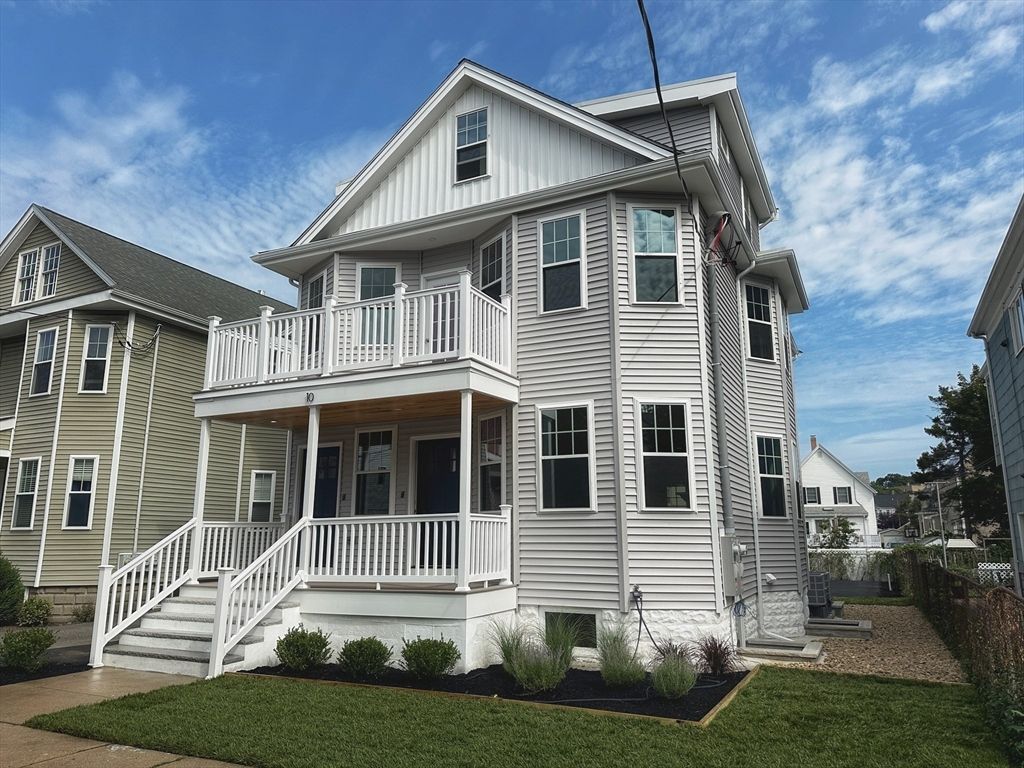 Exterior, Facade, Queen Anne Victorian