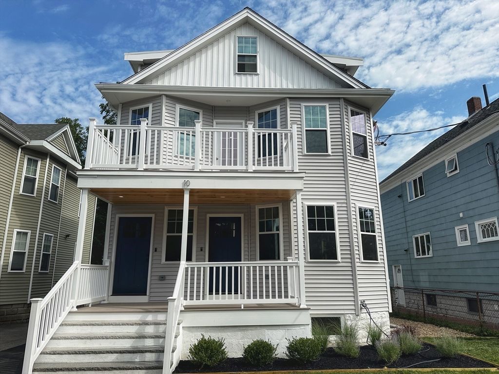 Exterior, Facade, Queen Anne Victorian