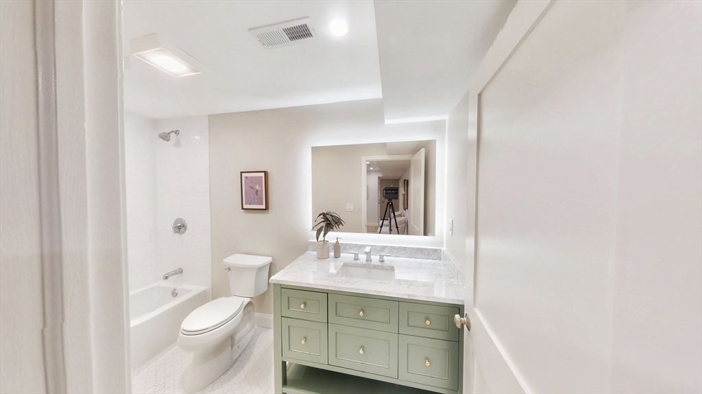 Bathroom, Interior, Recessed Lighting