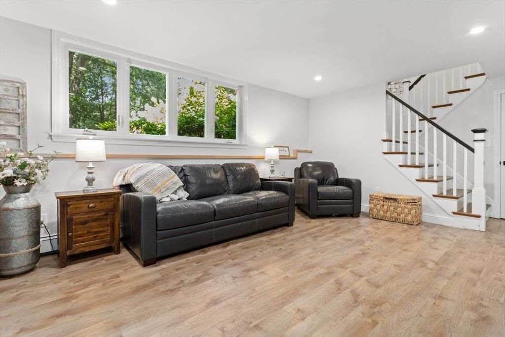 Interior, Recessed Lighting, Wood Texture Flooring