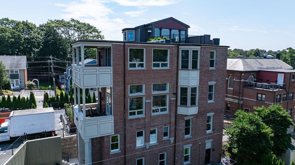 Exterior, Facade, Brick Facade, Rowhouse