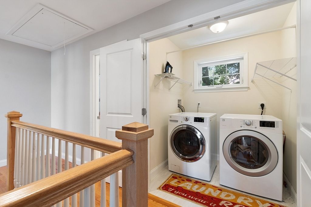 Interior, Washer, Wood Texture Flooring