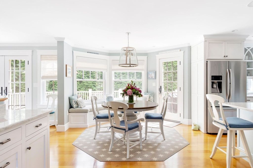 Dining room, Interior, Kitchen, Pendant Lights, Wood Texture Flooring