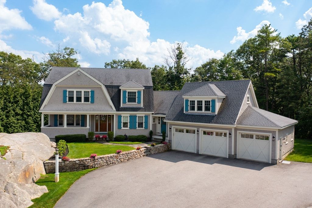 Attached, Exterior, Facade, Cape Cod