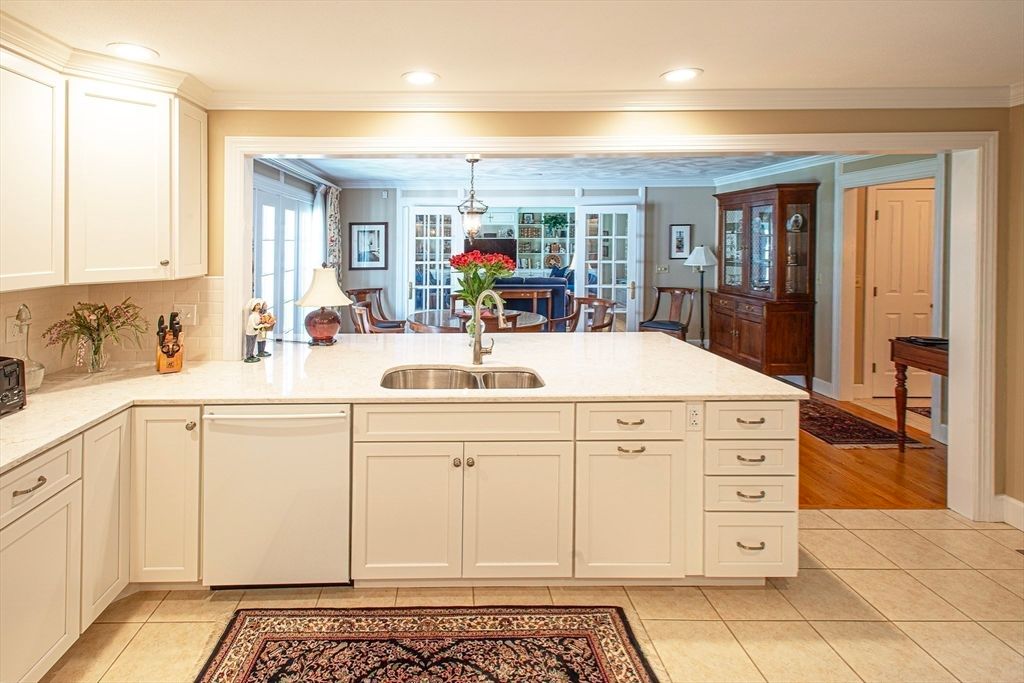 Dining room, Interior, Kitchen, Recessed Lighting, Wood Texture Flooring