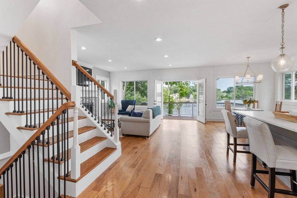 Dining room, Interior, Living room, Pendant Lights, Recessed Lighting, Wood Texture Flooring