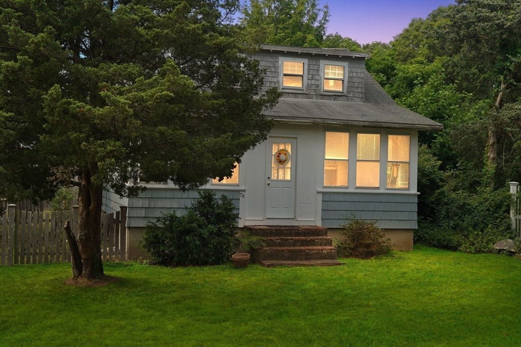 Exterior, Facade, American Foursquare