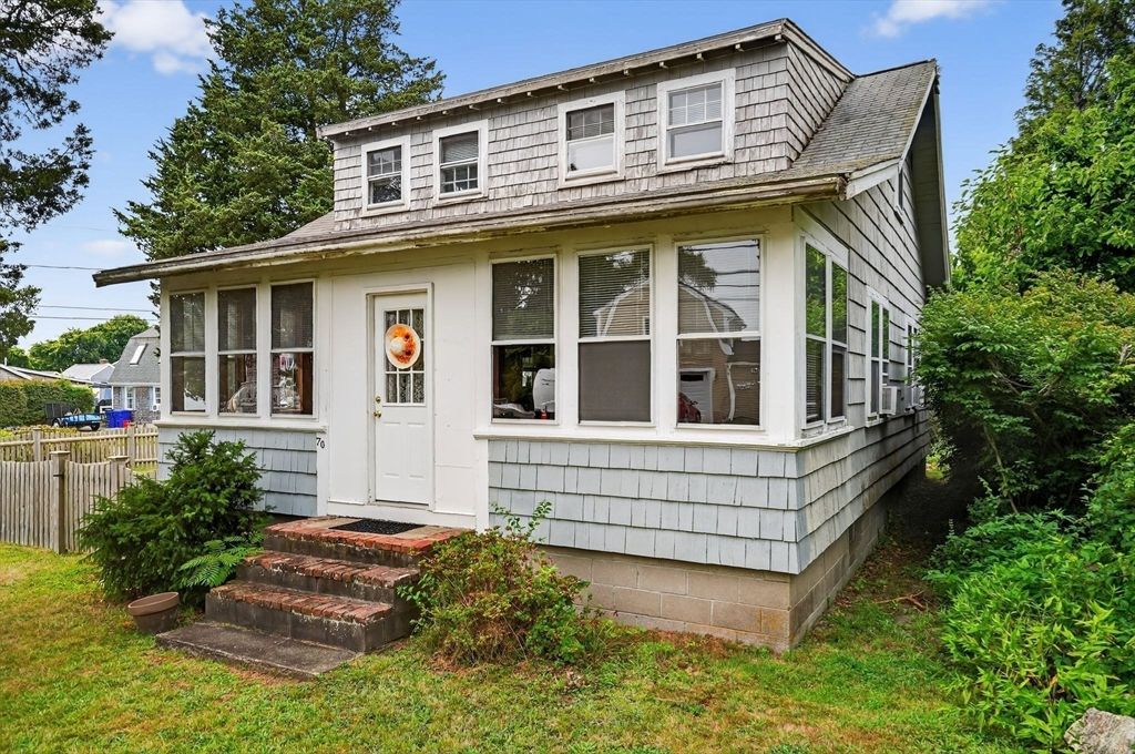 Exterior, Facade, American Foursquare