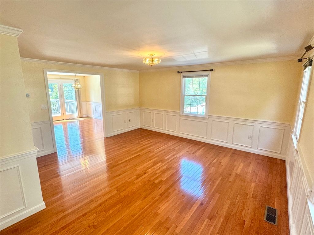 Chandelier, Empty room, Interior, Wood Texture Flooring