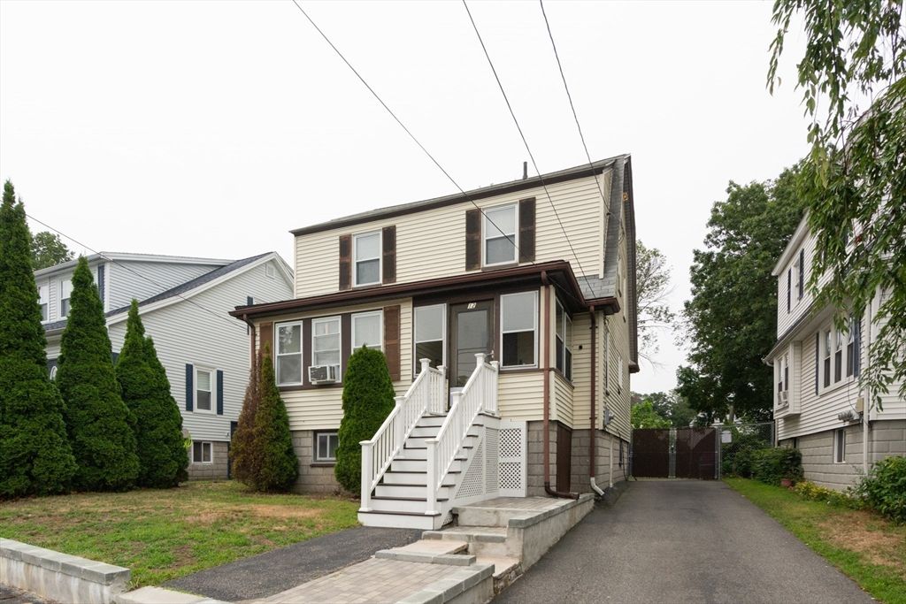 Attached, Exterior, Facade, American Foursquare