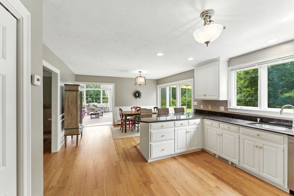 Dining room, Interior, Kitchen, Pendant Lights, Recessed Lighting, Wood Texture Flooring