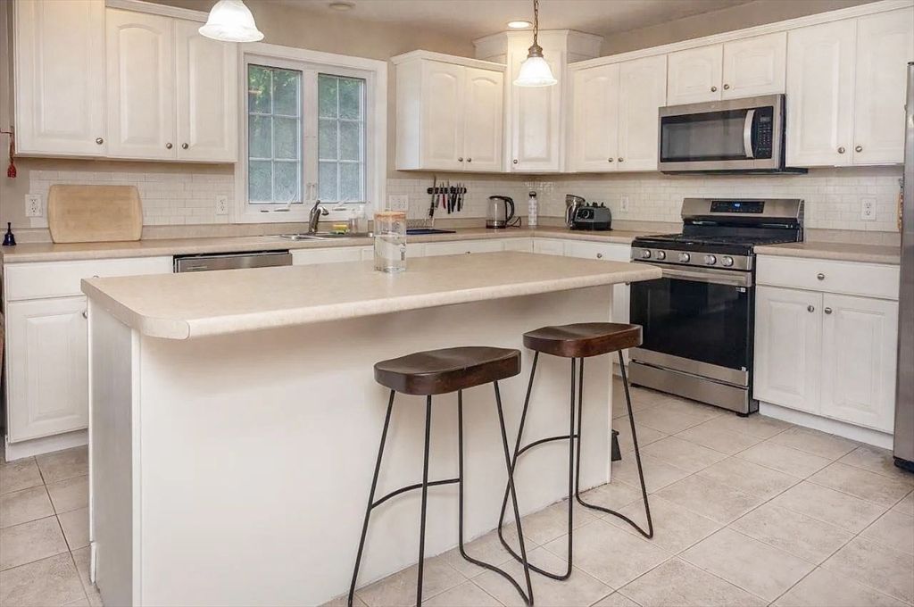 Interior, Kitchen, Pendant Lights, Stainless Steel Appliances
