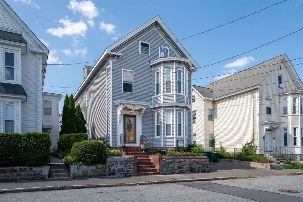 Exterior, Facade, Queen Anne Victorian