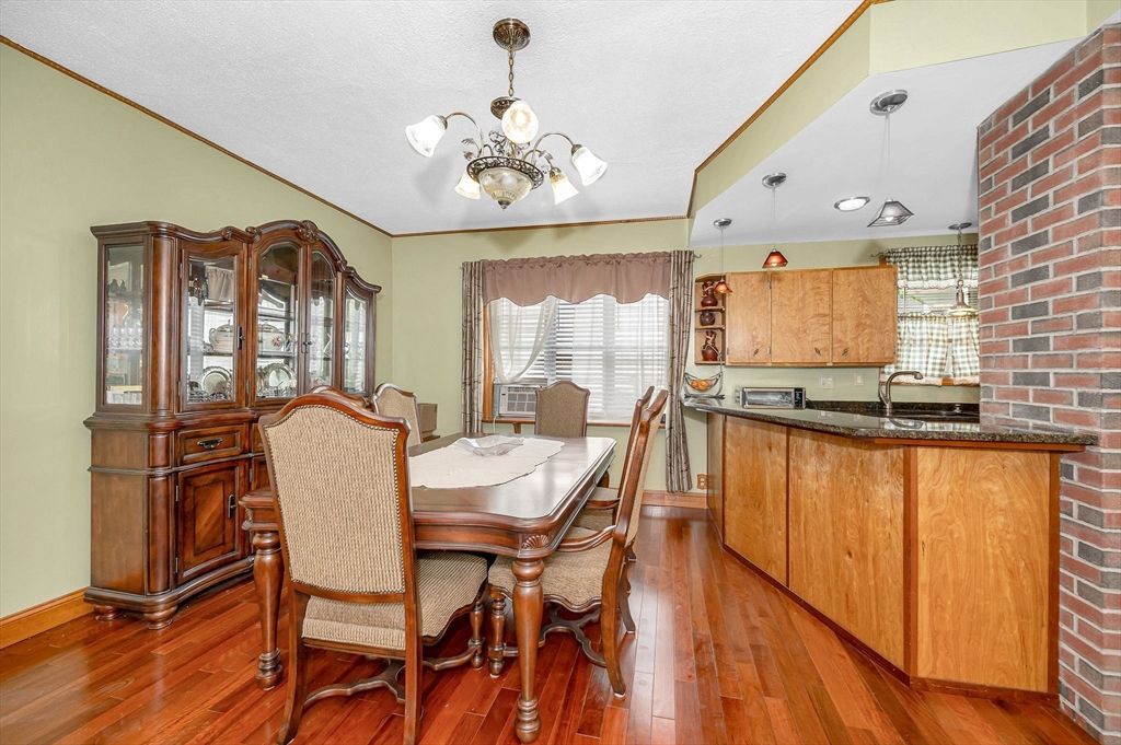 Chandelier, Dining room, Interior, Kitchen, Pendant Lights, Stone Walls, Wood Texture Flooring