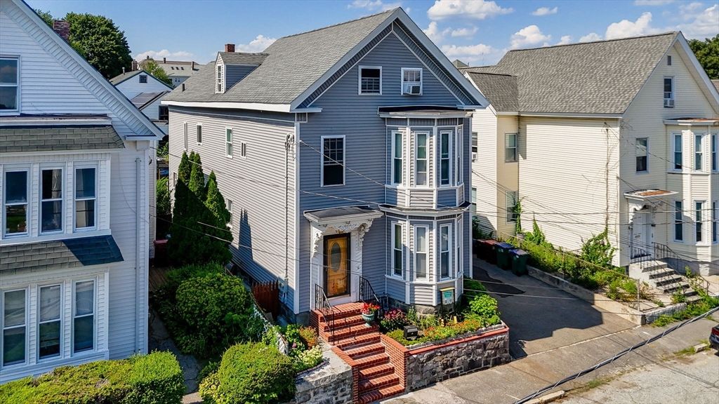Exterior, Facade, Queen Anne Victorian