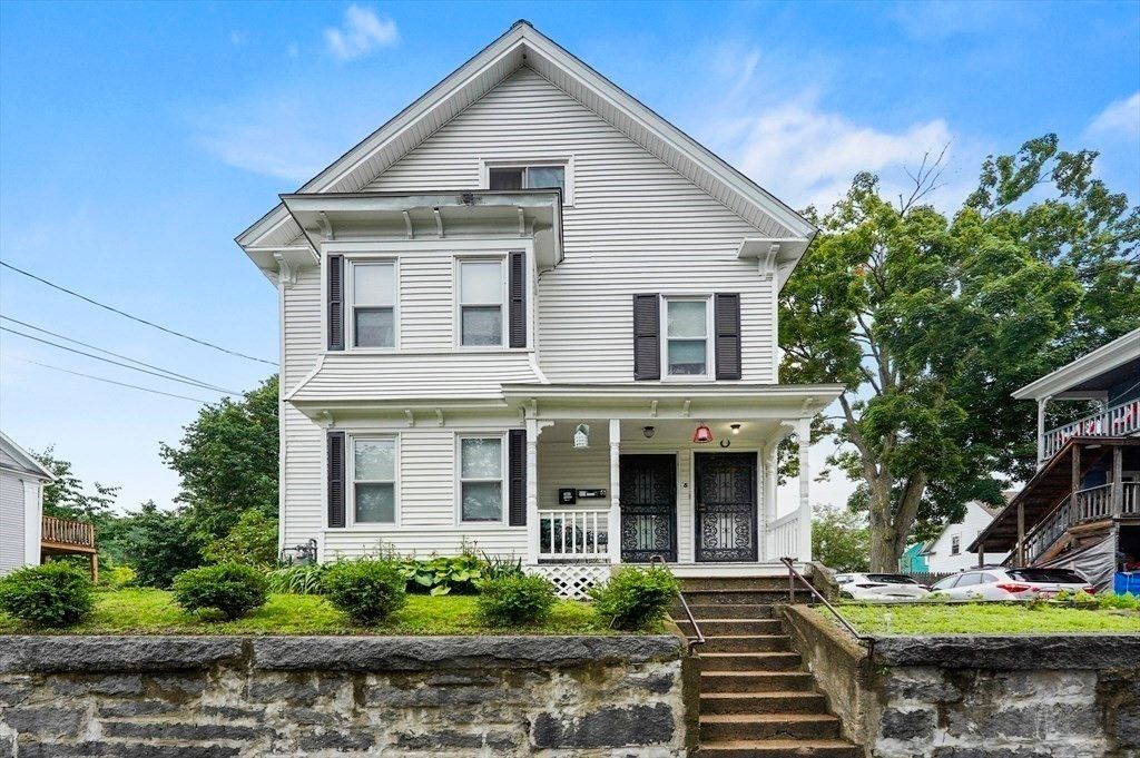 Exterior, Facade, Queen Anne Victorian