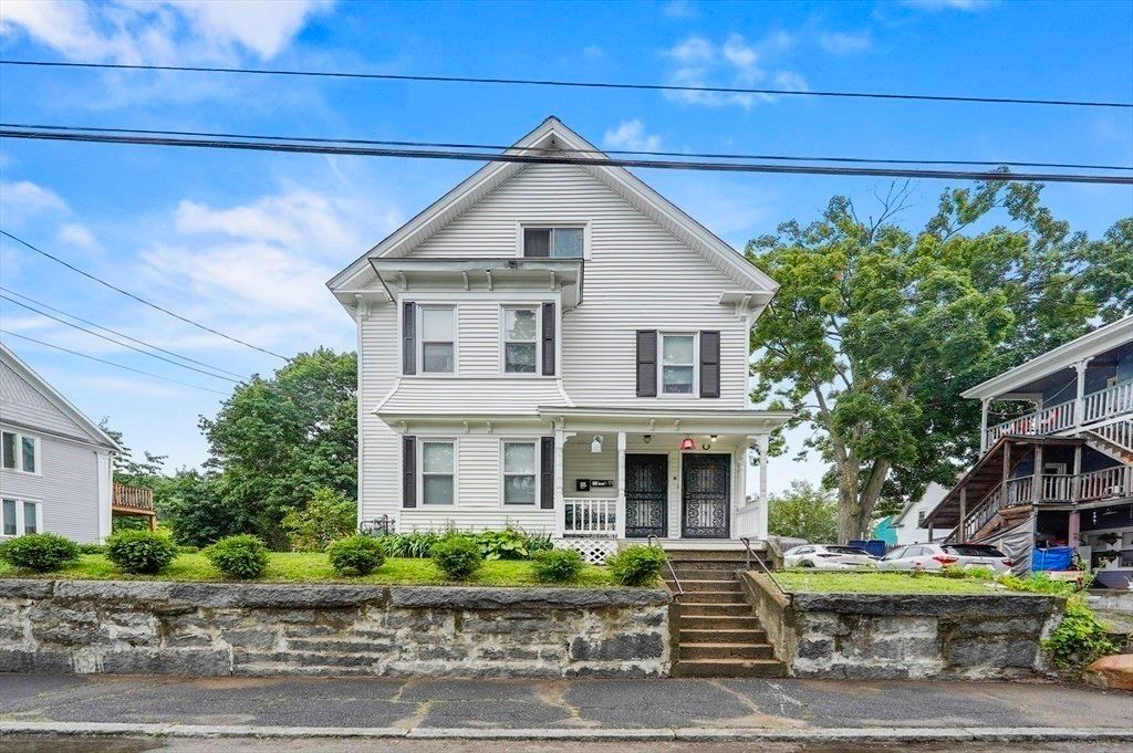 Exterior, Facade, Queen Anne Victorian