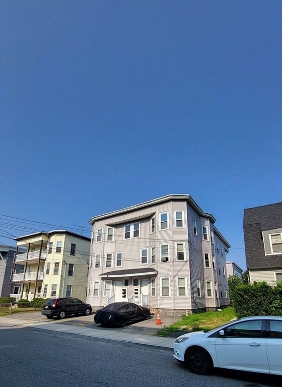Exterior, Facade, Rowhouse
