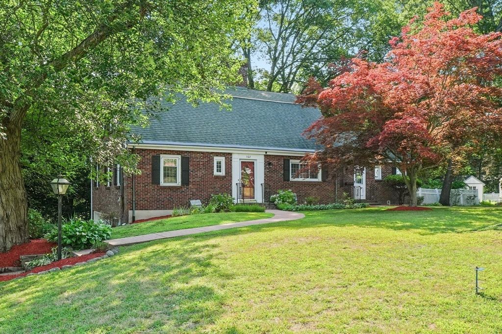 Backyard, Exterior, Facade, Brick Facade, Cape Cod